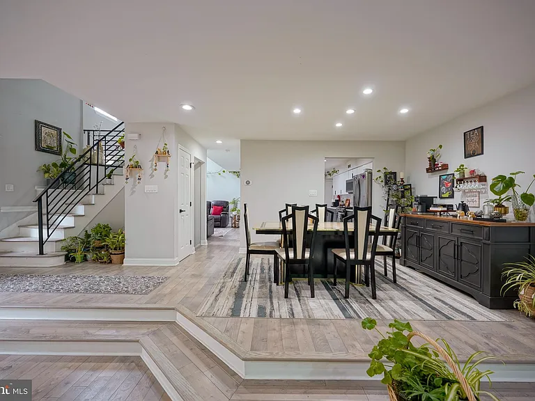 16 Buckingham Pl — Photo 15