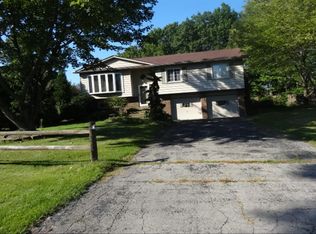 1723 Rosalyn Dr, Mineral Ridge, OH