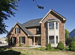 1384 Lincolnshire Ct, Carol Stream, IL 60188