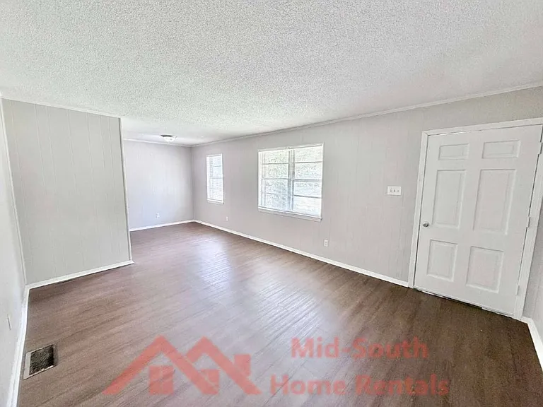 3682 Suzanne Dr — Photo 7