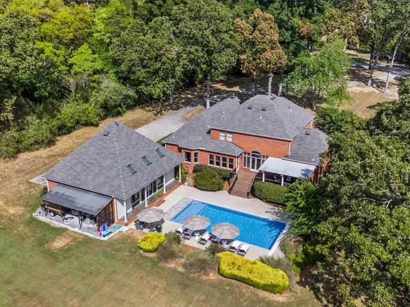 415 Crittenden Ave, Chickamauga, GA 30707