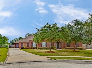 131 Spanish Oak Cir, Lake Jackson, TX 77566