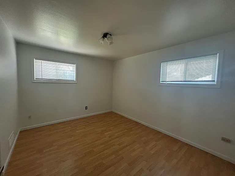 4987 Roosevelt Blvd — Photo 9