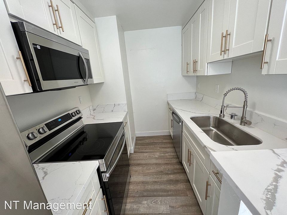 1st image of 10779 Woodbine St #206
