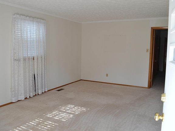 4th image of 2705 Avondale Ave