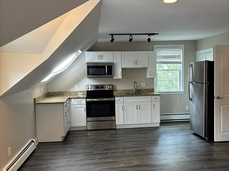 130 Pine St #4 — Photo 3
