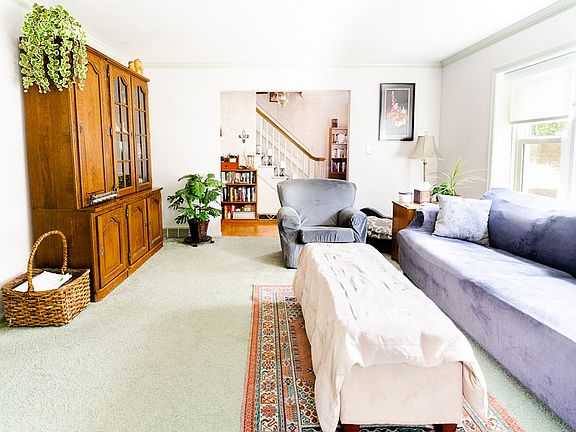 4th image of 17 Oakwood Ln