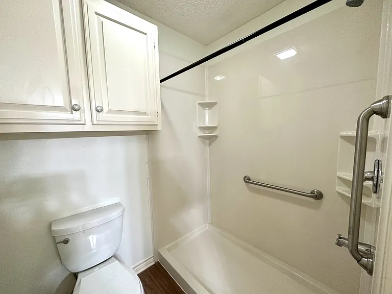 304 Amberwood Cir #304 — Photo 5