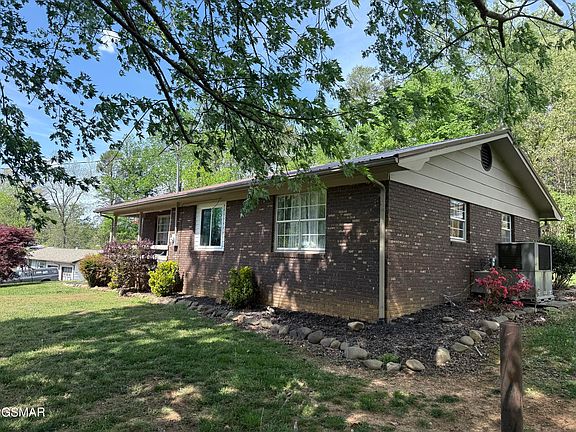 2nd image of 211 Circle Rd