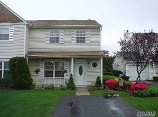 13 Thrush Path, Coram, NY 11727
