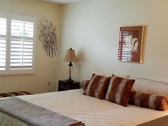 Master bedroom, Comfy Cal King bed