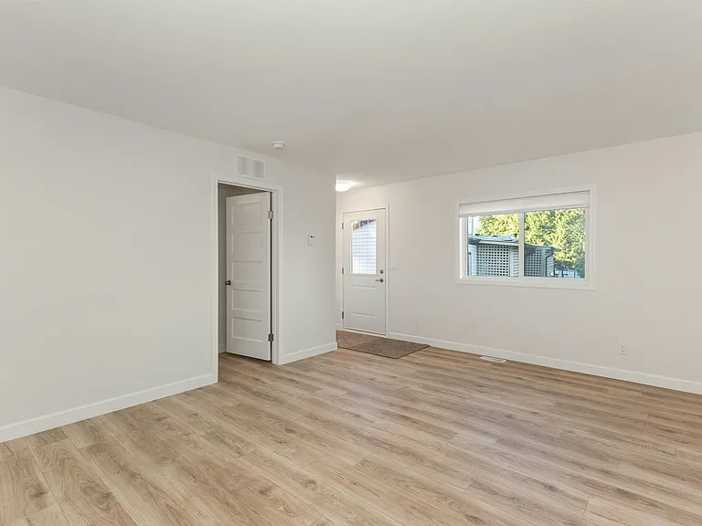 24330 Fraser Hwy — Photo 22