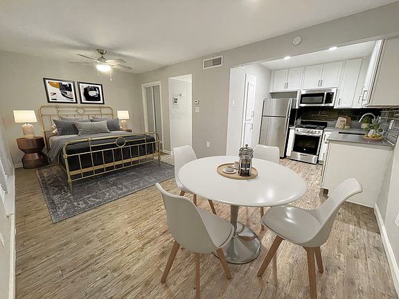 3rd image of 4400 1/2 Avenue B #121