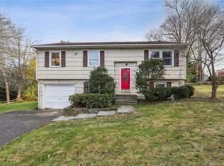 7 Jenny Dr, Danbury, CT 06810