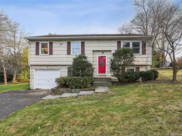 7 Jenny Drive, Danbury, CT 06810