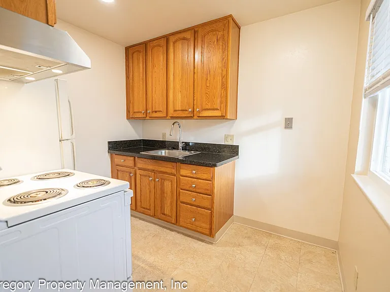 1238 Regent — Photo 6