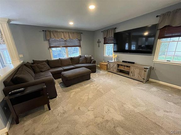 4th image of 4647 Hampshire Dr