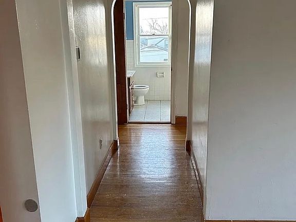 2nd image of 400 Buckley Rd