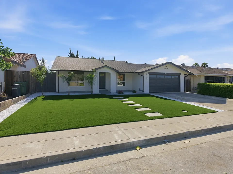 3736 Eastwood Cir