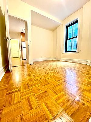 3rd image of 523 E 78th St APT 4I