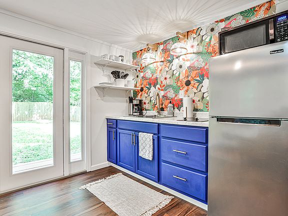3rd image of 1904 Glenwood Ave SE #B