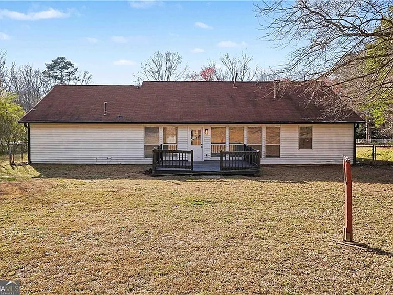 79 Waterview Dr — Photo 2