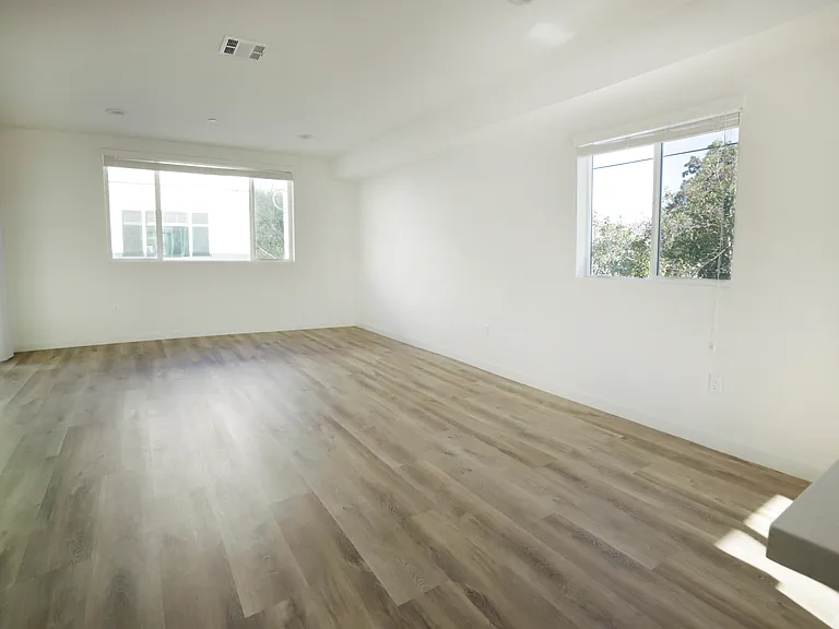 6936 Hazeltine Ave — Photo 7