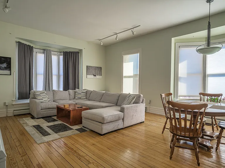 401 N Commercial St #301 — Photo 2