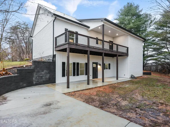 136 Log Ln, Jacksboro, TN 37757