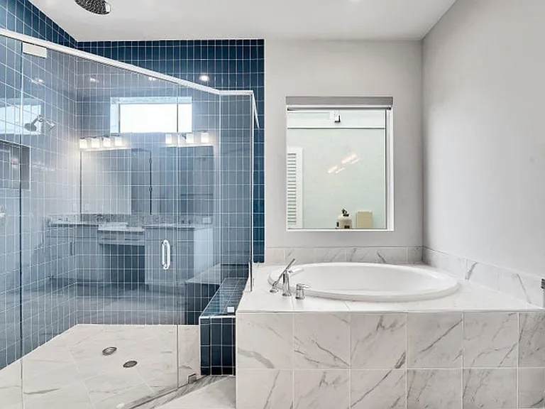 12582 Nautilus Cir — Photo 17