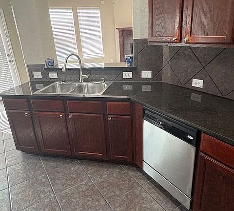 5th image of 5613 Seawood Dr
