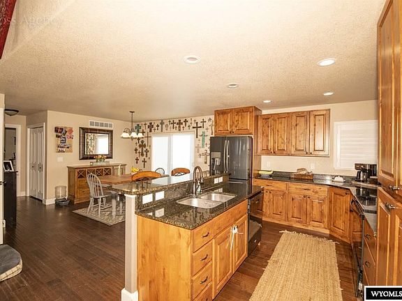 4th image of 994 Eagle Dr