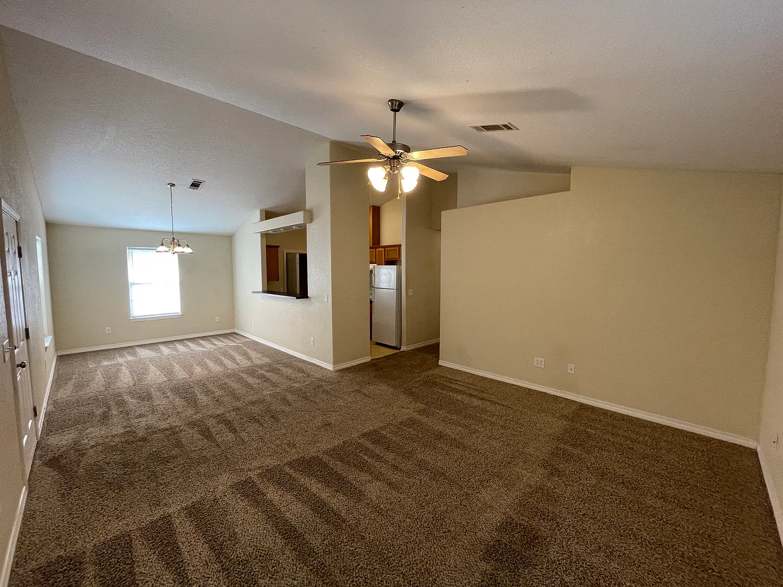 3 bed, 1260 sqft, $1,695 — Photo 2