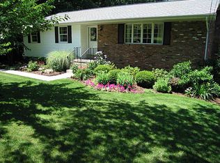 16 Nottingham Dr, Greensburg, PA 15601