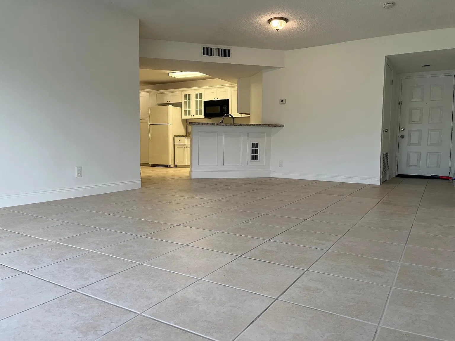 3 bed, 1166 sqft, $2,600 — Photo 3