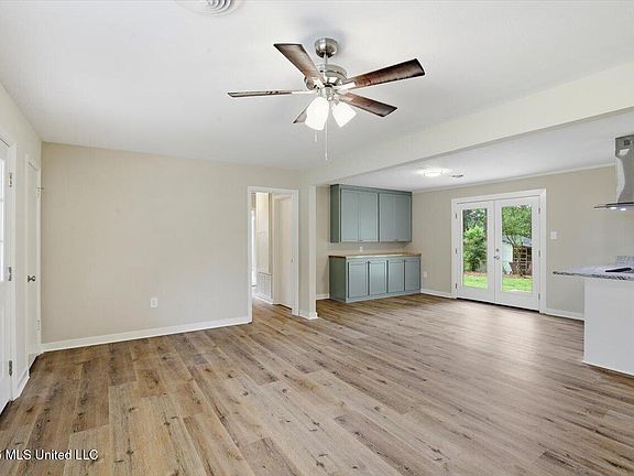 5th image of 2329 Upper Dr