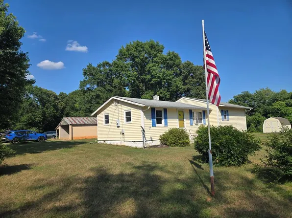 32 Raines Rd, Farmville, VA 23901