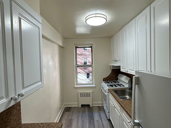 2nd image of 14336 Barclay Ave #1Q
