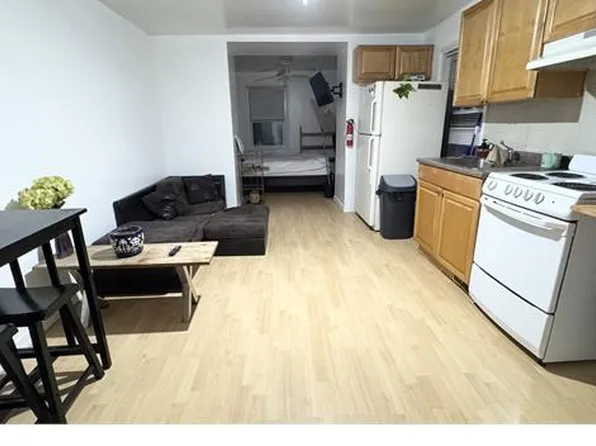 837 N 5th St #2R, Philadelphia, PA 19123