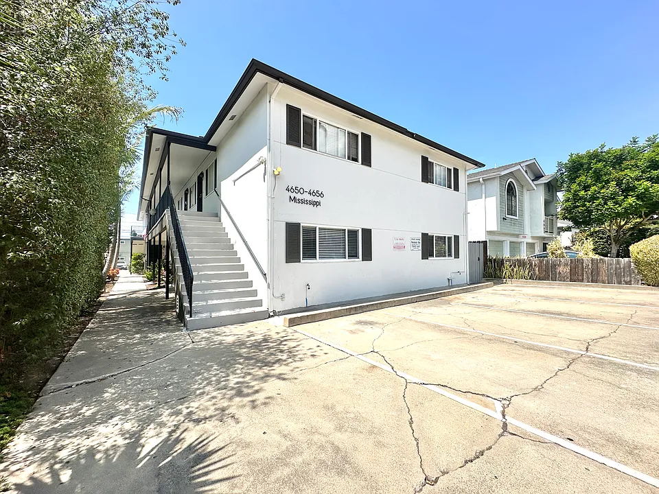 4654 1/2 Mississippi St