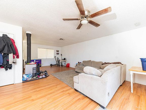 5th image of 90 Mina Ave