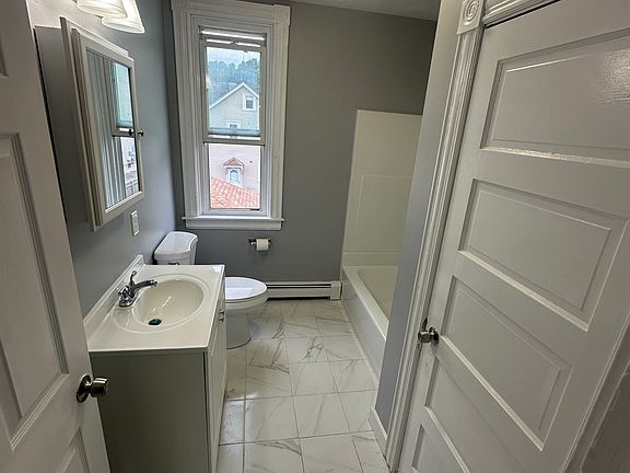 2nd image of 28 Amory St Floor 2