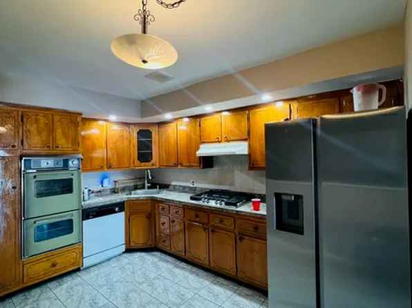 15 Paerdegat 12th Street image 1 of 9