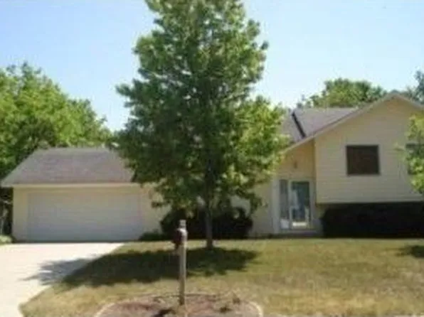 8311 107th St W, Bloomington, MN 55438