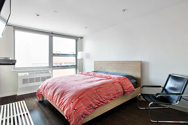 Sold by Modern Spaces | media 2