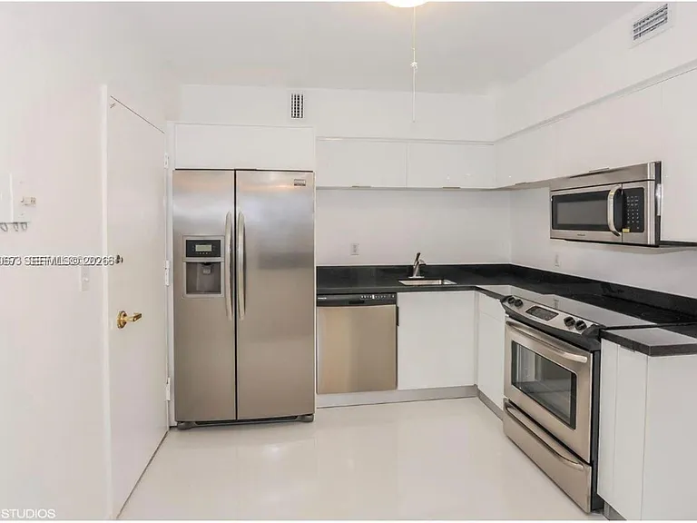 5700 Collins Ave #3H — Photo 16