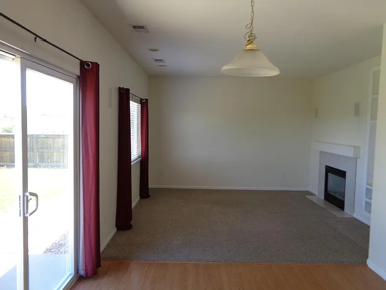 Family room (empty)