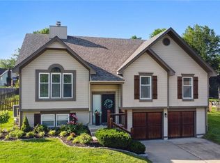 432 NE Victoria Dr, Lees Summit, MO 64086