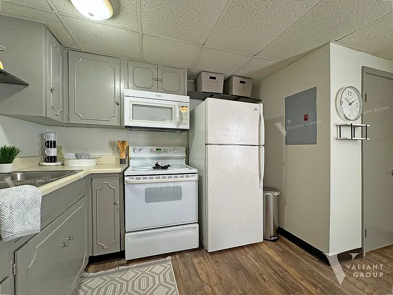 2323 E Cherry St — Photo 21