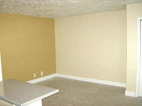 3rd image of 837 NE 17th Ter APT 2
